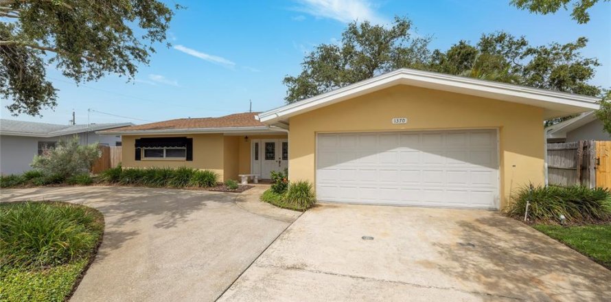 House in Largo, Florida 3 bedrooms, 210.61 sq.m. № 1788056