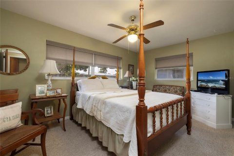 House in Largo, Florida 3 bedrooms, 210.61 sq.m. № 1788056 - photo 8