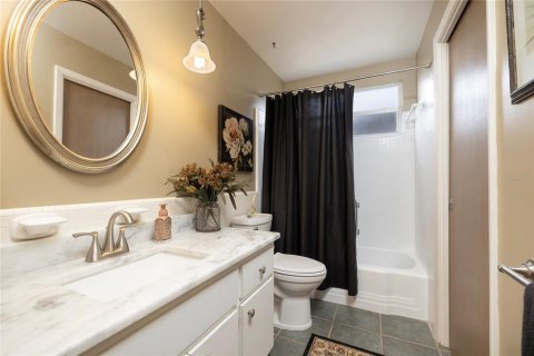 House in Largo, Florida 3 bedrooms, 210.61 sq.m. № 1788056 - photo 10
