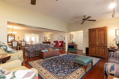 House in Largo, Florida 3 bedrooms, 210.61 sq.m. № 1788056 - photo 12