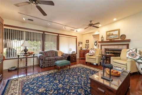 House in Largo, Florida 3 bedrooms, 210.61 sq.m. № 1788056 - photo 13