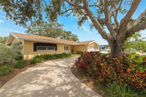House in Largo, Florida 3 bedrooms, 210.61 sq.m. № 1788056 - photo 2