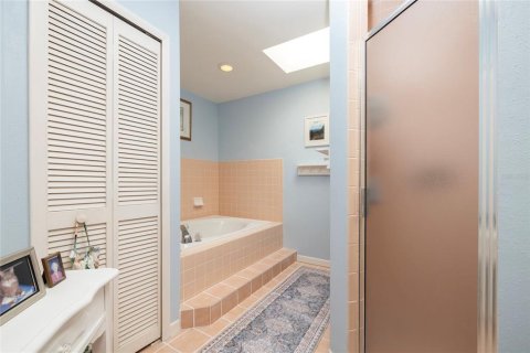House in Largo, Florida 3 bedrooms, 210.61 sq.m. № 1788056 - photo 24