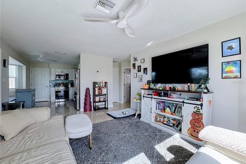 Propiedad comercial en venta en Bradenton, Florida, 5 dormitorios, 150.5 m2 № 2418542 - foto 6