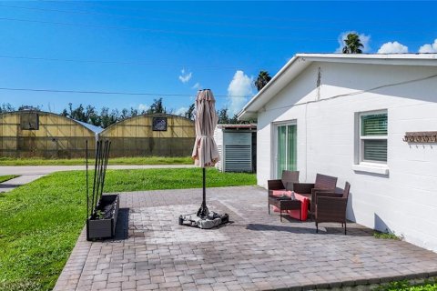Propiedad comercial en venta en Bradenton, Florida, 5 dormitorios, 150.5 m2 № 2418542 - foto 17