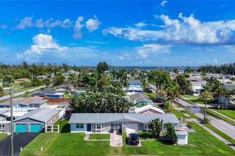 Propiedad comercial en venta en Bradenton, Florida, 5 dormitorios, 150.5 m2 № 2418542 - foto 2