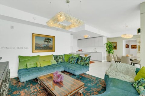 Condo in Sunny Isles Beach, Florida, 2 bedrooms  № 2039222 - photo 8