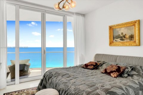 Condo in Sunny Isles Beach, Florida, 2 bedrooms  № 2039222 - photo 16