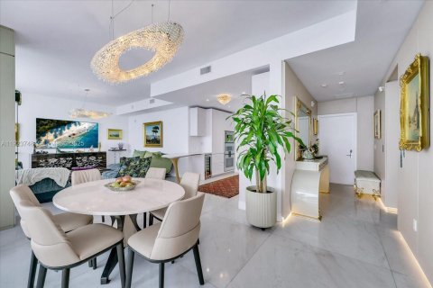 Condo in Sunny Isles Beach, Florida, 2 bedrooms  № 2039222 - photo 11