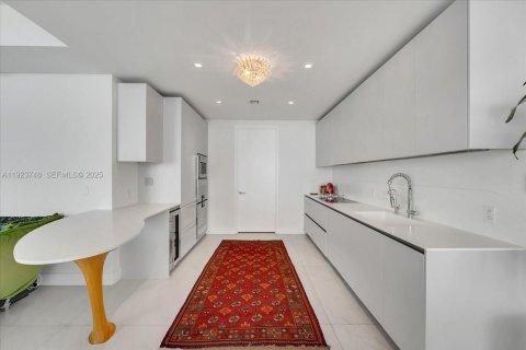 Condo in Sunny Isles Beach, Florida, 2 bedrooms  № 2039222 - photo 12
