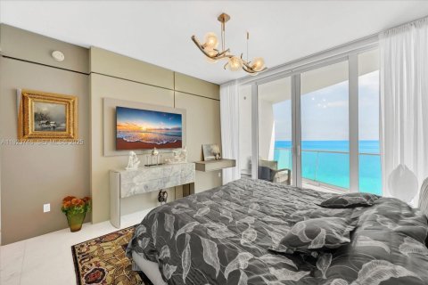 Condo in Sunny Isles Beach, Florida, 2 bedrooms  № 2039222 - photo 15