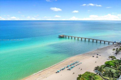 Condo in Sunny Isles Beach, Florida, 2 bedrooms  № 2039222 - photo 2