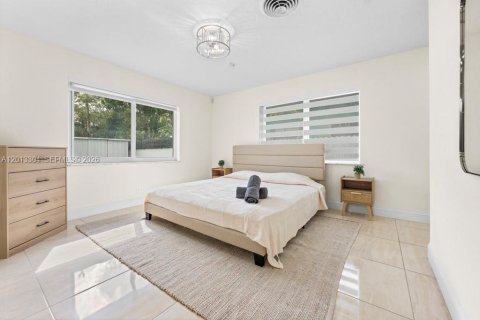Casa en alquiler en West Palm Beach, Florida, 5 dormitorios № 2075607 - foto 3