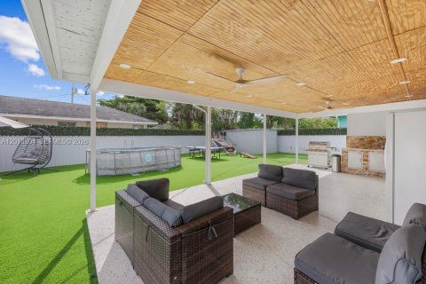 Casa en alquiler en West Palm Beach, Florida, 5 dormitorios № 2075607 - foto 12