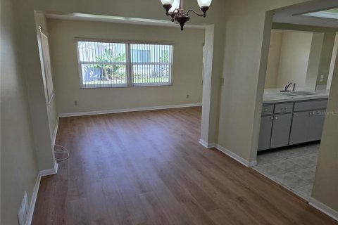 House in Pinellas Park, Florida 2 bedrooms, 118.54 sq.m. № 1855995 - photo 5