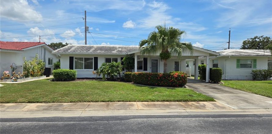 House in Pinellas Park, Florida 2 bedrooms, 118.54 sq.m. № 1855995