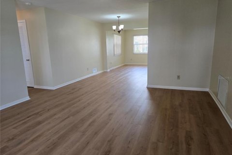 House in Pinellas Park, Florida 2 bedrooms, 118.54 sq.m. № 1855995 - photo 3
