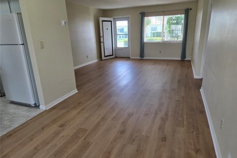 House in Pinellas Park, Florida 2 bedrooms, 118.54 sq.m. № 1855995 - photo 4