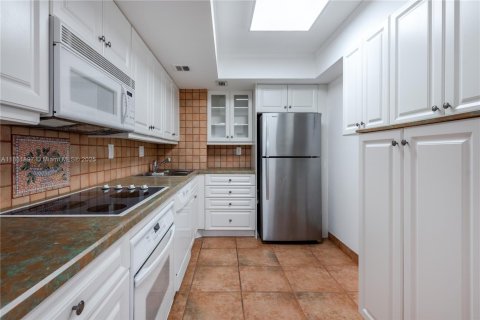 Condominio en venta en Hallandale Beach, Florida, 2 dormitorios, 95.78 m2 № 1961968 - foto 15