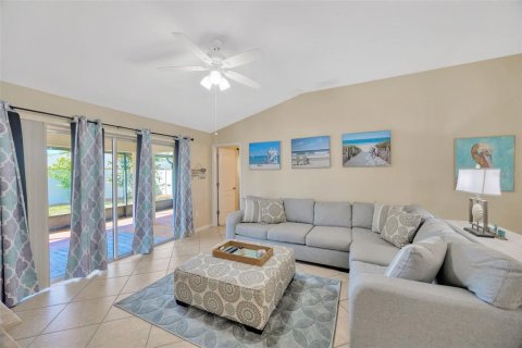 House in Ruskin, Florida 4 bedrooms, 141.4 sq.m. № 1845287 - photo 13