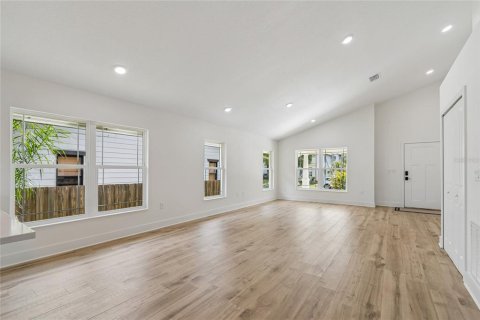 Villa ou maison à vendre à Saint Petersburg, Floride: 3 chambres, 153.29 m2 № 1917879 - photo 6