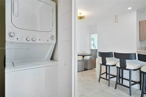 Купить кондоминиум в Дорал, Флорида 2 спальни, 104.89м2, № 1944741 - фото 9