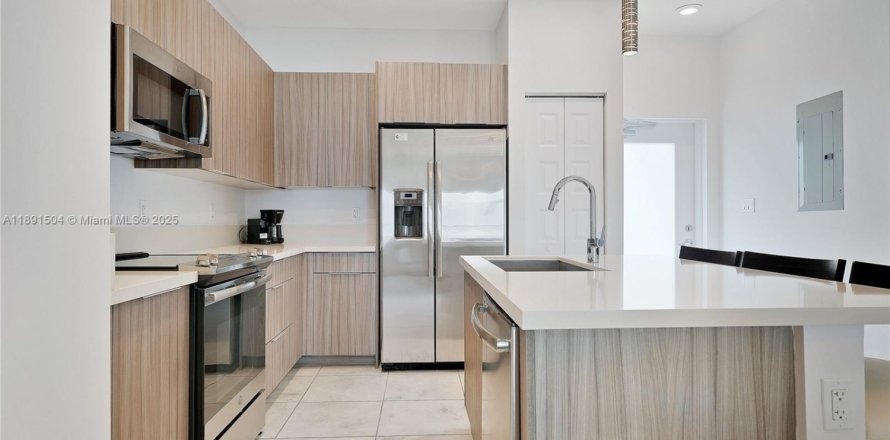 Condo à Doral, Floride, 2 chambres № 1944741