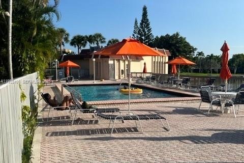 Condo in Hallandale Beach, Florida, 1 bedroom  № 2076740 - photo 4