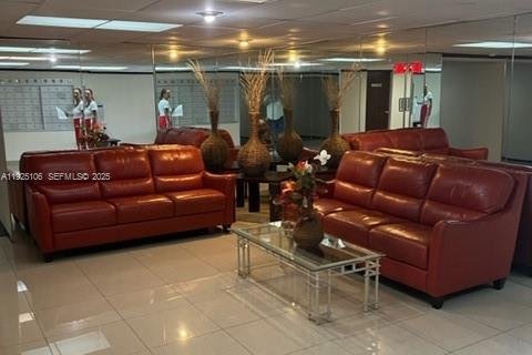 Condo in Hallandale Beach, Florida, 1 bedroom  № 2076740 - photo 3