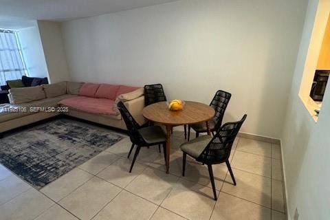 Condo in Hallandale Beach, Florida, 1 bedroom  № 2076740 - photo 9