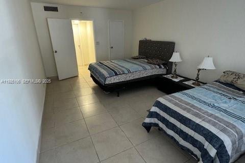 Condo in Hallandale Beach, Florida, 1 bedroom  № 2076740 - photo 12