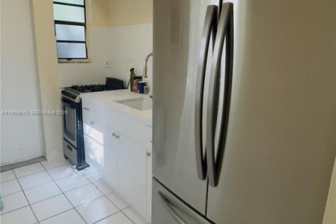 Villa ou maison à louer à Miami Beach, Floride: 1 chambre, 60.39 m2 № 2022161 - photo 2