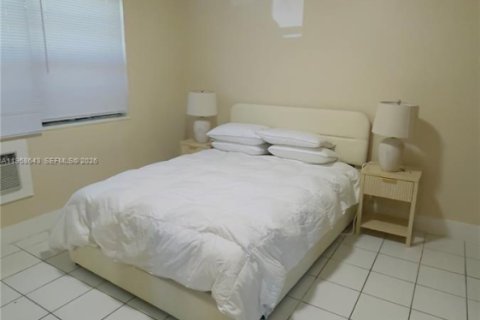 Villa ou maison à louer à Miami Beach, Floride: 1 chambre, 60.39 m2 № 2022161 - photo 3