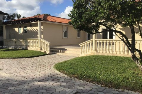 Casa en venta en Kendall, Florida, 5 dormitorios, 327.67 m2 № 2030058 - foto 22