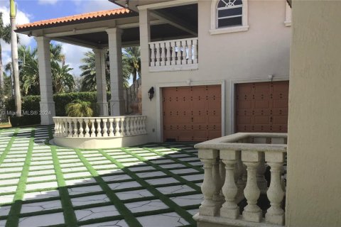 Casa en venta en Kendall, Florida, 5 dormitorios, 327.67 m2 № 2030058 - foto 13