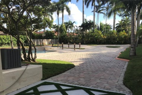 Casa en venta en Kendall, Florida, 5 dormitorios, 327.67 m2 № 2030058 - foto 17