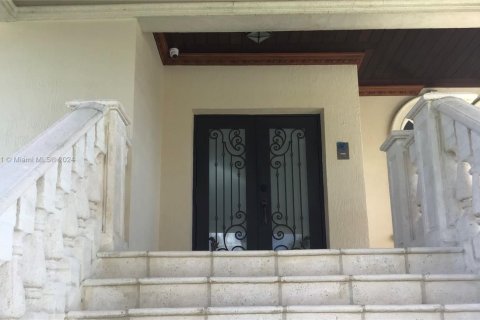 Casa en venta en Kendall, Florida, 5 dormitorios, 327.67 m2 № 2030058 - foto 24