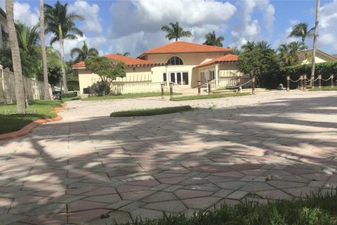 Casa en venta en Kendall, Florida, 5 dormitorios, 327.67 m2 № 2030058 - foto 3