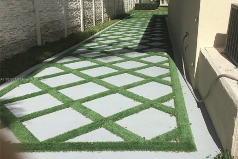 Casa en venta en Kendall, Florida, 5 dormitorios, 327.67 m2 № 2030058 - foto 16