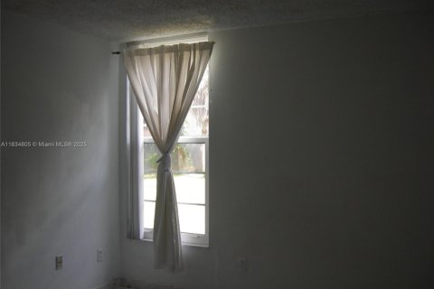 Condo in Miami, Florida, 2 bedrooms  № 1817142 - photo 10