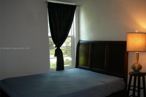 Condo in Miami, Florida, 2 bedrooms  № 1817142 - photo 16