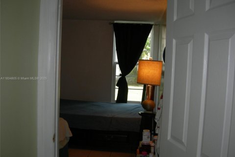 Condo in Miami, Florida, 2 bedrooms  № 1817142 - photo 18