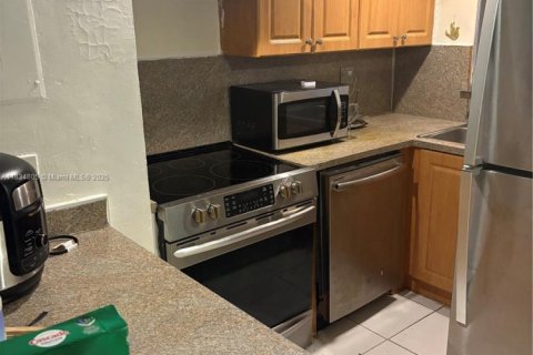 Condo in Miami, Florida, 2 bedrooms  № 1817142 - photo 22