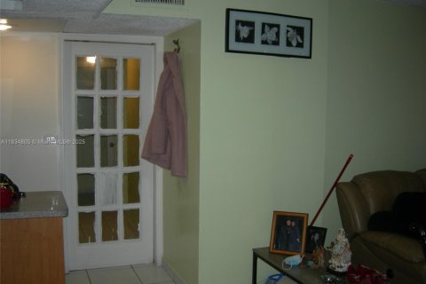 Condo in Miami, Florida, 2 bedrooms  № 1817142 - photo 5