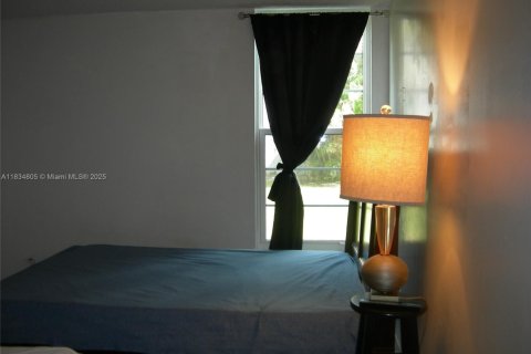 Condo in Miami, Florida, 2 bedrooms  № 1817142 - photo 17