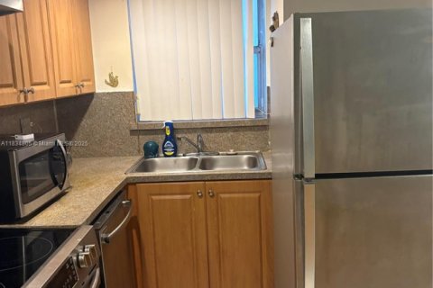 Condo in Miami, Florida, 2 bedrooms  № 1817142 - photo 23
