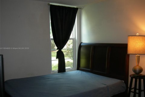 Condo in Miami, Florida, 2 bedrooms  № 1817142 - photo 12
