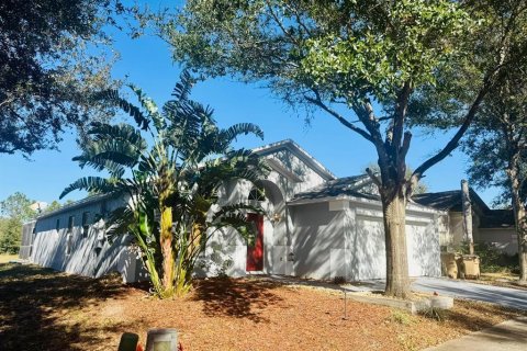House in Clermont, Florida 5 bedrooms, 155.15 sq.m. № 1683100 - photo 2
