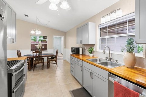 House in Gainesville, Florida 4 bedrooms, 195.28 sq.m. № 1887064 - photo 10