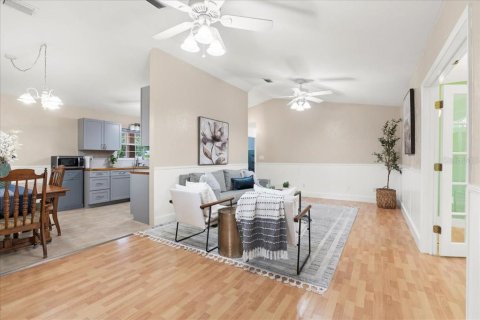 House in Gainesville, Florida 4 bedrooms, 195.28 sq.m. № 1887064 - photo 3